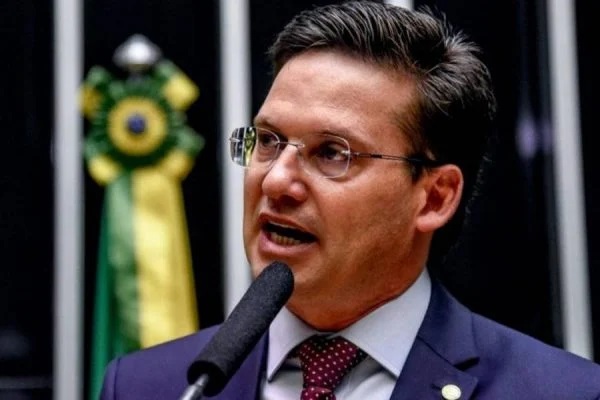 Auxílio Brasil: governo quer pagar R$ 400 já em dezembro, diz ministro