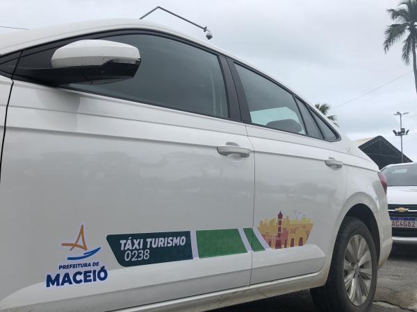 Taxistas de MaceiÃ³ ganham nova identidade visual para os veÃ­culos