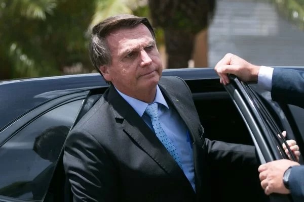 Bolsonaro volta a despachar do Planalto apÃ³s 20 dias de reclusÃ£o