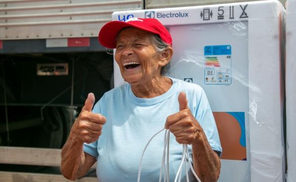 Moradores do Vergel do Lago e regiÃ£o recebem projeto da Equatorial Alagoas para troca de geladeiras