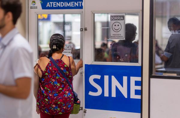 Empresa de gestÃ£o abre processo seletivo com 107 vagas pelo Sine MaceiÃ³