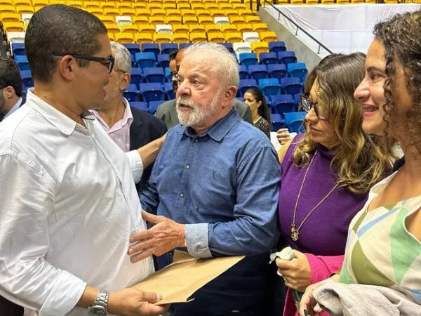 Lula cancela agenda e adia embarque para a China apÃ³s quadro de 'pneumonia leve'