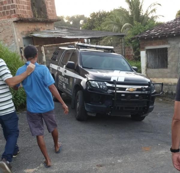 Homem Ã© preso suspeito de abusar da esposa e da cunhada adolescentes em JacuÃ­pe