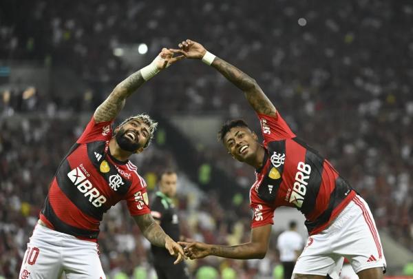 Vai tirar Gabigol do time e formar dupla com Pedro no Flamengo