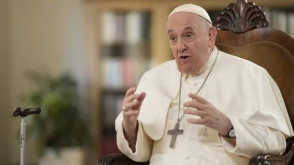 Papa Francisco pede proibição universal da barriga de aluguel