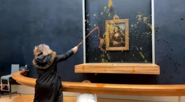 Ativistas jogam sopa contra ‘Mona Lisa’ de Da Vinci no Louvre