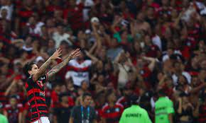 Flamengo segura empate com Fluminense e está na final