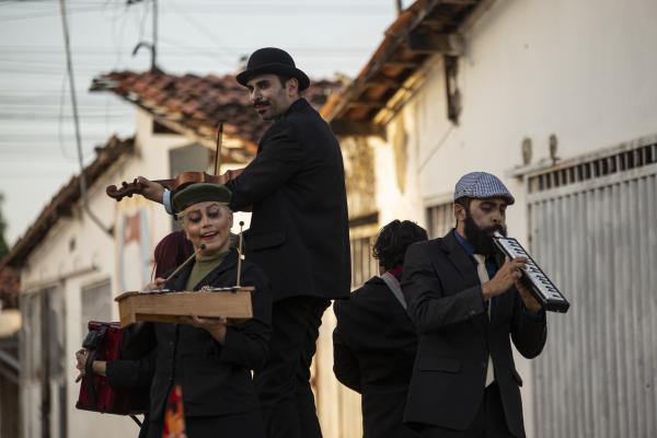 Circulação Ubu: grupos de teatro se apresentam nas ruas em Maceió e União