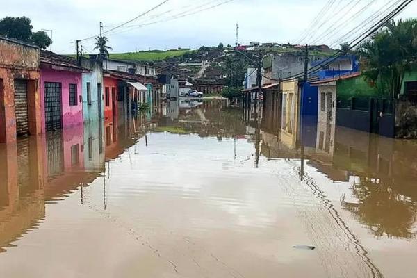 Inmet renova alertas de chuvas para Maceió e mais 97 municípios de Alagoas