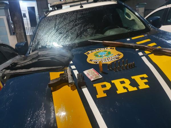 PRF de Alagoas troca tiros com suspeitos de assalto a bancos na BR 423
