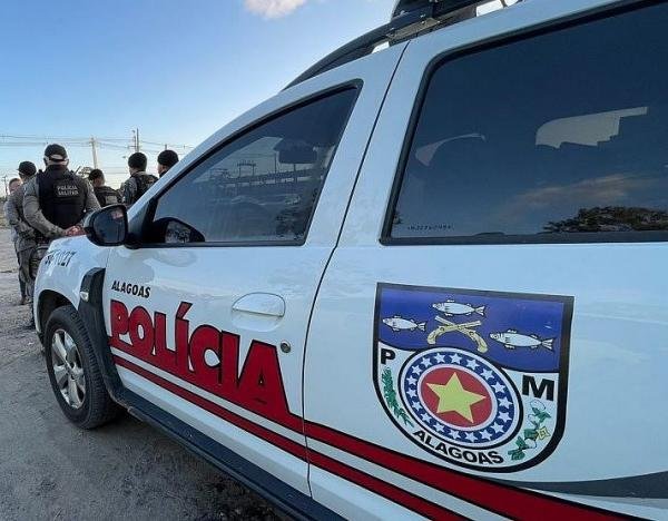 Operação com cão farejador localiza entorpecentes em residencial de Maceió; casal foi preso 