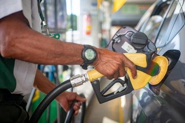 Petrobras reduz preço da gasolina A para as distribuidoras
