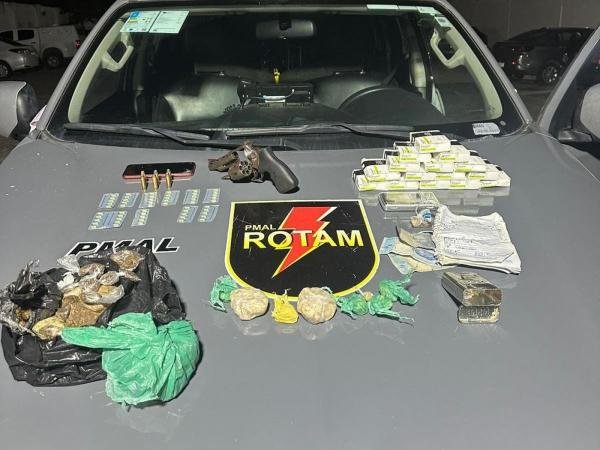 PM flagra crimes de tráfico e porte ilegal de arma de fogo durante abordagens em Maceió