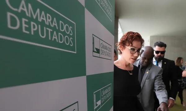 STF julga recurso de Carla Zambelli para anular condenação
