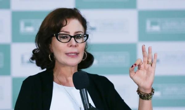 Moraes converte prisão de Carla Zambelli de preventiva para definitiva