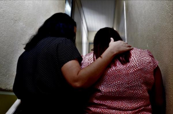 Justiça de Pernambuco expõe endereço de vítima de violência doméstica, e mulher se muda para fugir do agressor