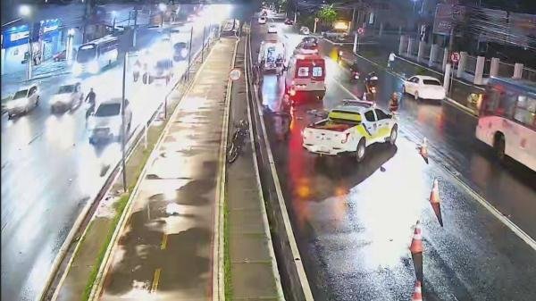 [Vídeo] Homem morre atropelado por motocicleta ao atravessar fora da faixa na Fernandes Lima