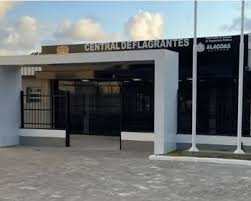 Homem com tornozeleira eletrônica é preso após invadir casa da ex e agredir mulher em Maceió