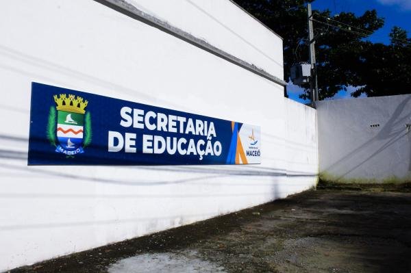 Professores denunciam que a Prefeitura de Maceió não pagou retroativo de 5% e reclamam de falta de atenção do novo secretário de JHC