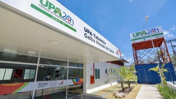 Homem baleado com seis tiros entra correndo em UPA no Tabuleiro, em Maceió 