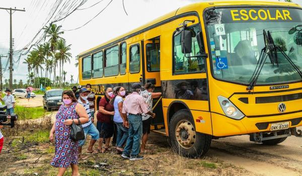 Prefeitura de Penedo transporta moradores da Zona rural para vacinar contra covid-19 