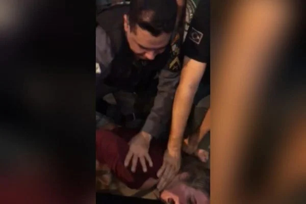 VÍDEO: Mulher joga cerveja no rosto de policial em Cuiabá e vai presa